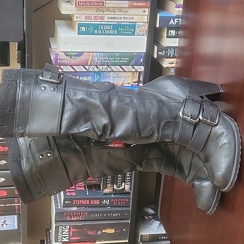 Boots with heel